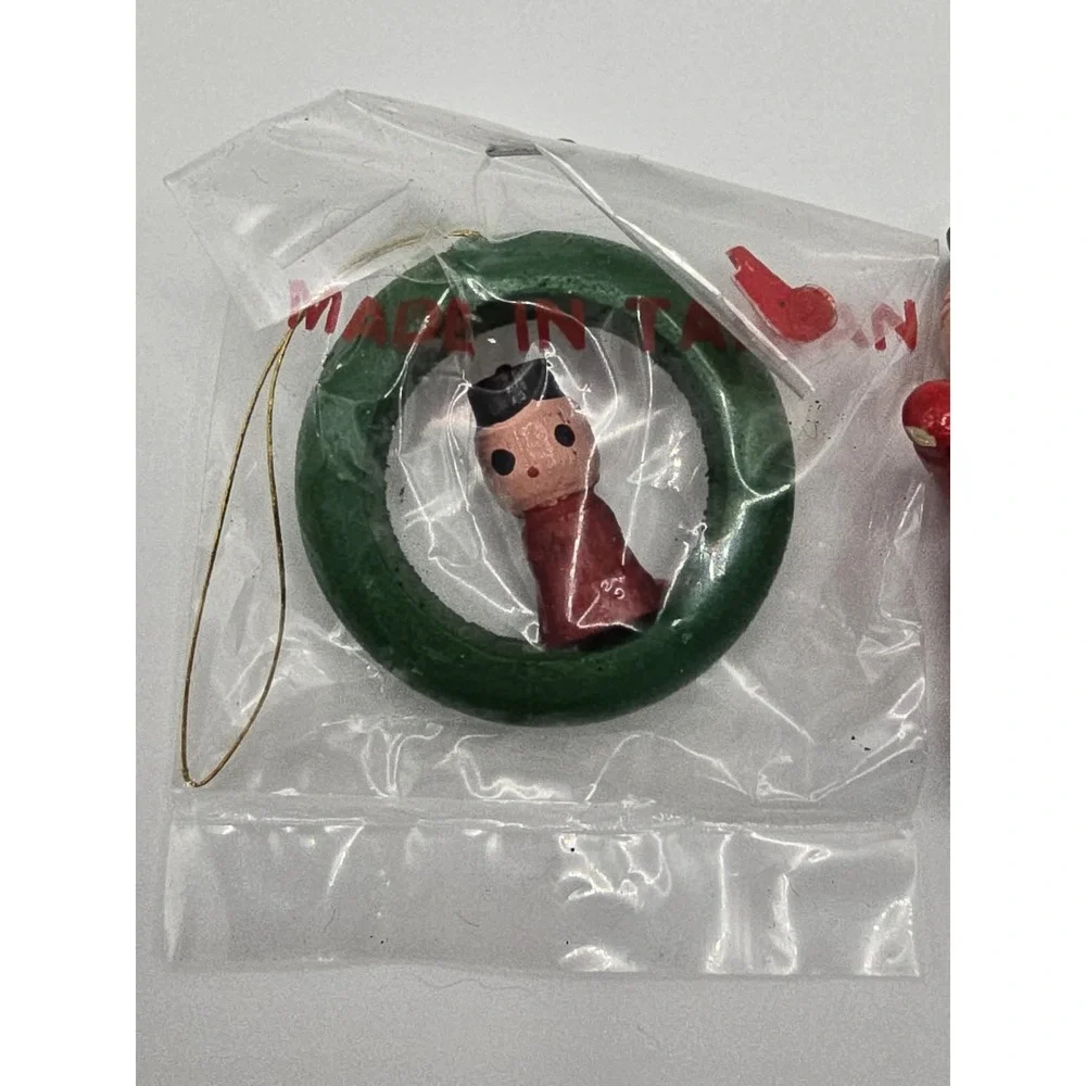 Small wooden Christmas Ornaments‎ Vtg Taiwan Painted People Wood Winter Decor
